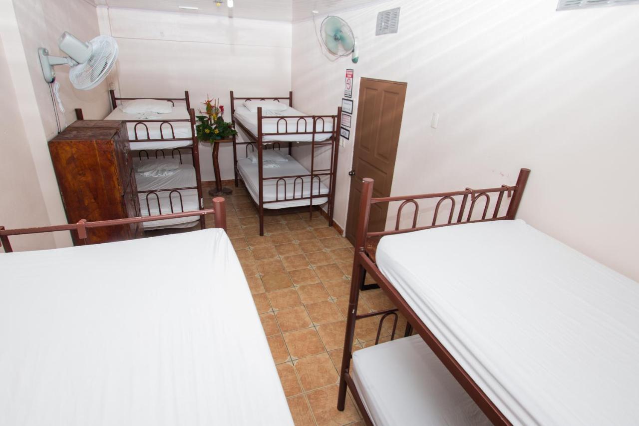 New Hostel Manuel Antonio, Meet New People Camera foto